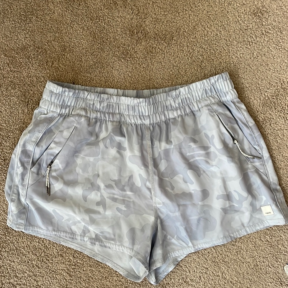 Vuori shorts - camo dash short